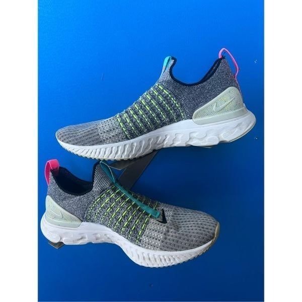 Nike Men's React Phantom Run Flyknit 2 Gray Running Shoes Size 10
