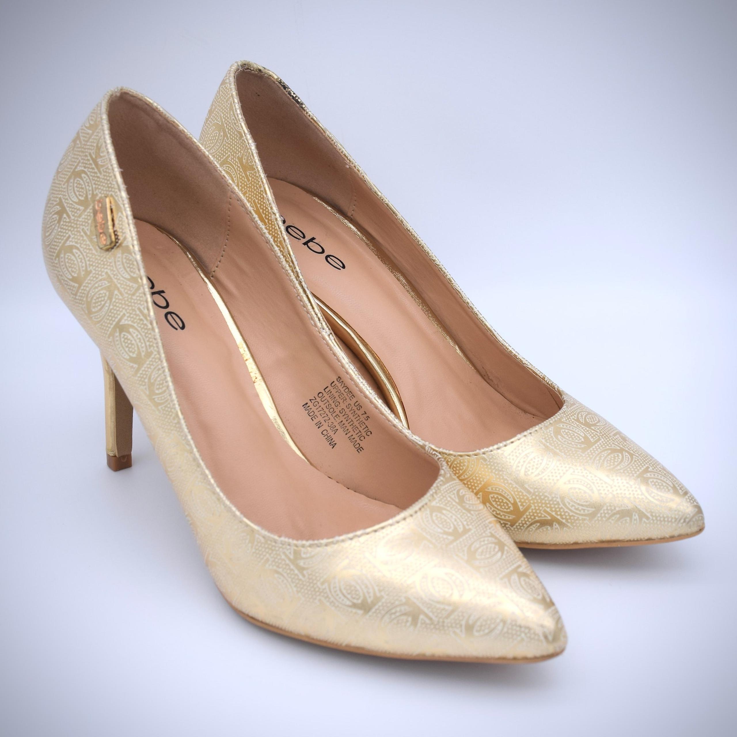 Bebe Saydee Logo Pumps Heels 7.5 Gold Vegan Pointy Toe Shoes Stiletto Classic