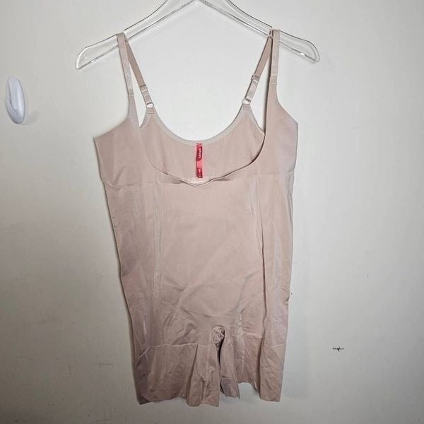 Spanx 10130P, Plus Size OnCore Firm Control Open-Bust Bodysuit SIZE 2X BEIGE