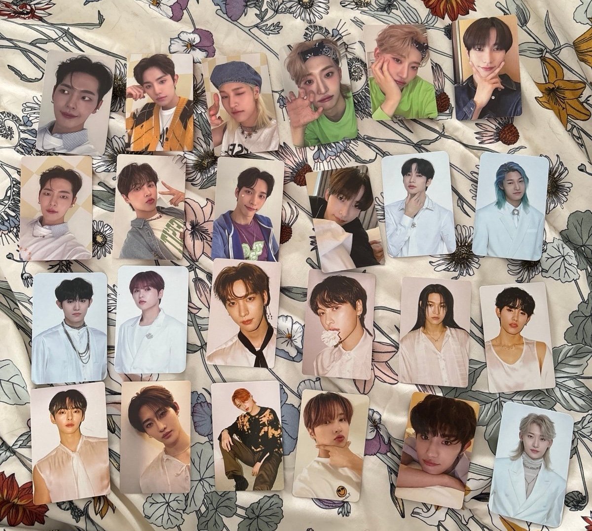 OnlyOneOf Album/Photocard Bundle CD