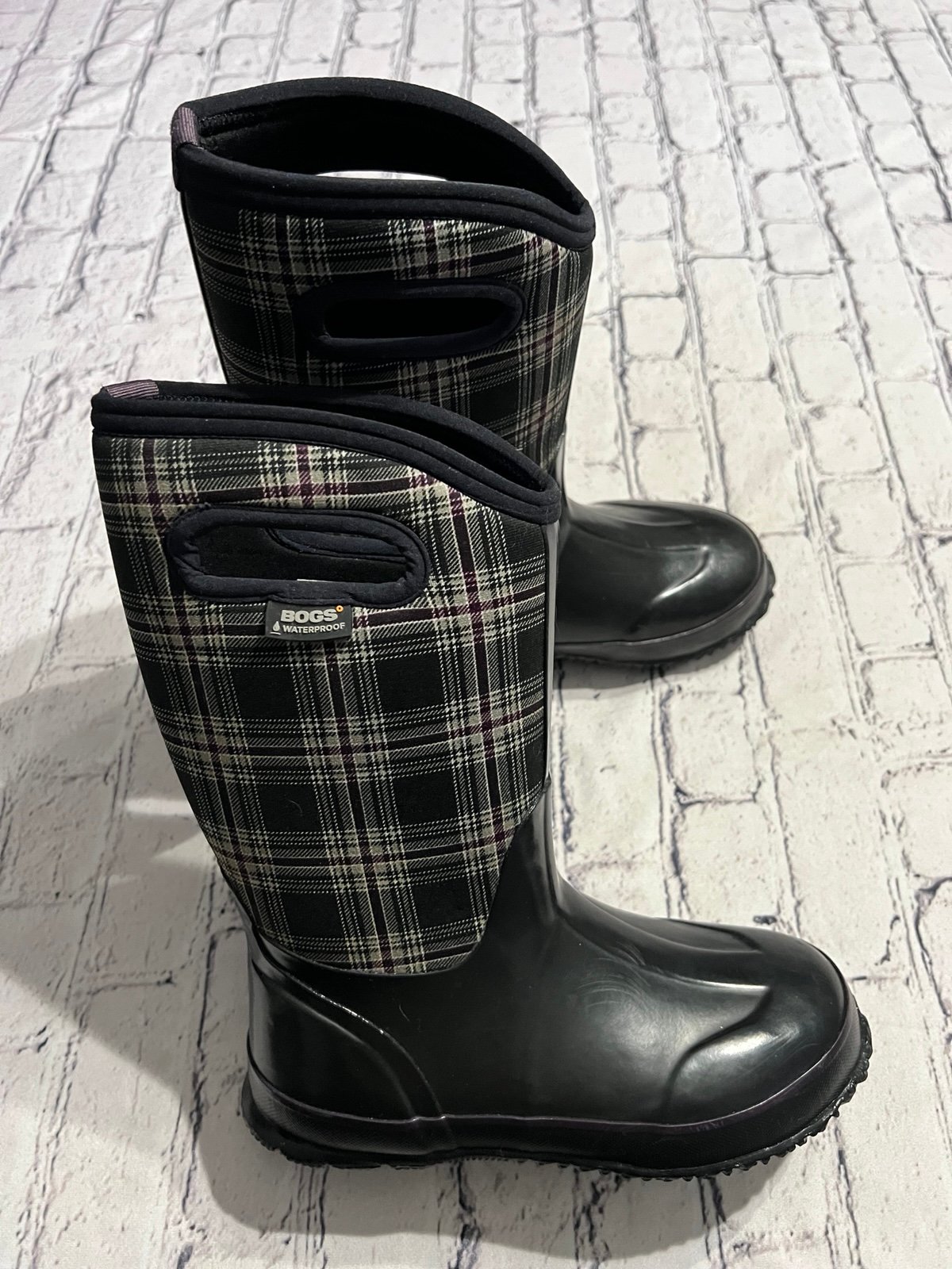 Girl’s Bogs Classic Winter Plaid Insulated Boots Size US 4/EURO 37