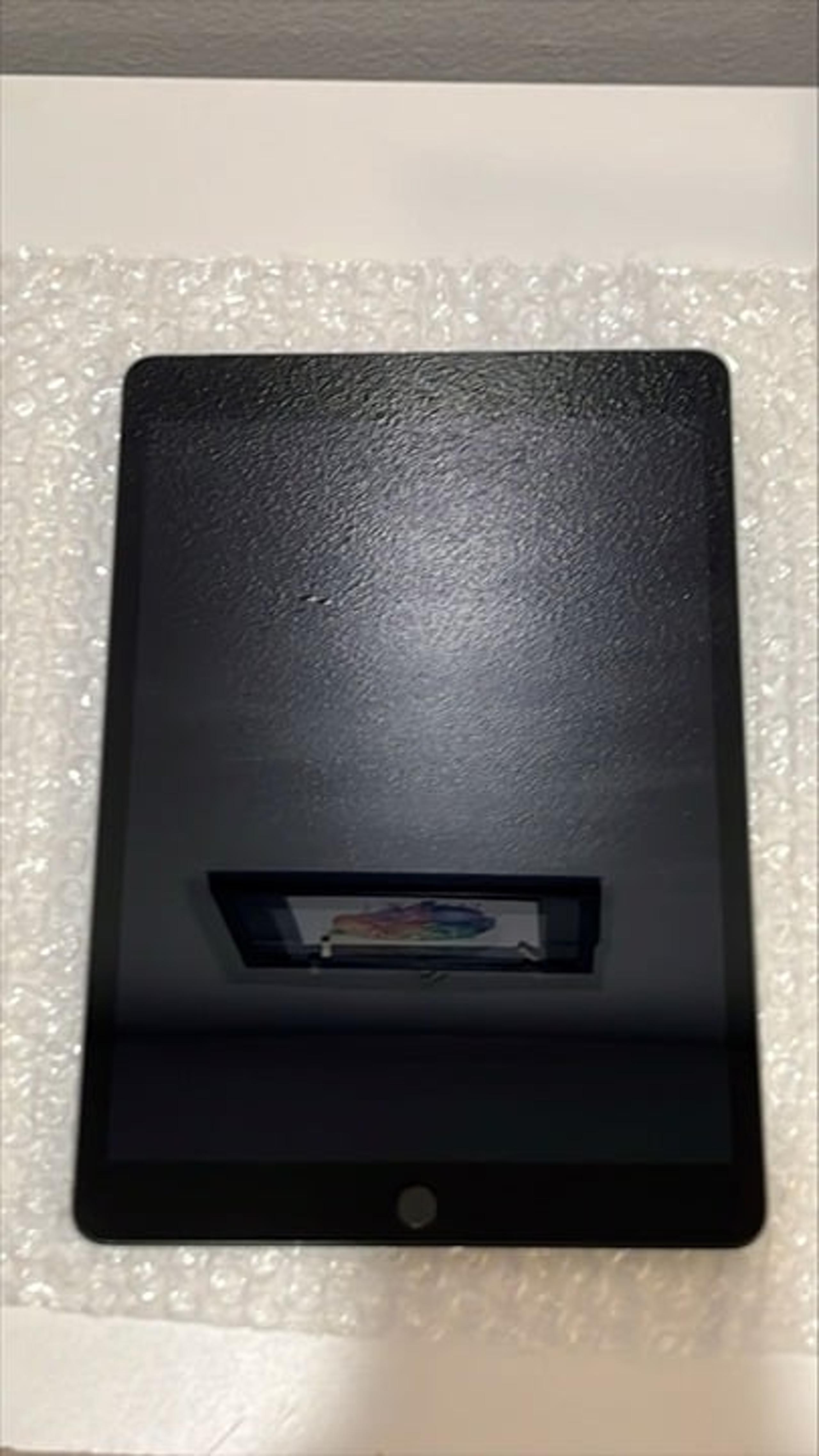 Apple iPad 8th Generation 32GB in Space Gray Wi-Fi