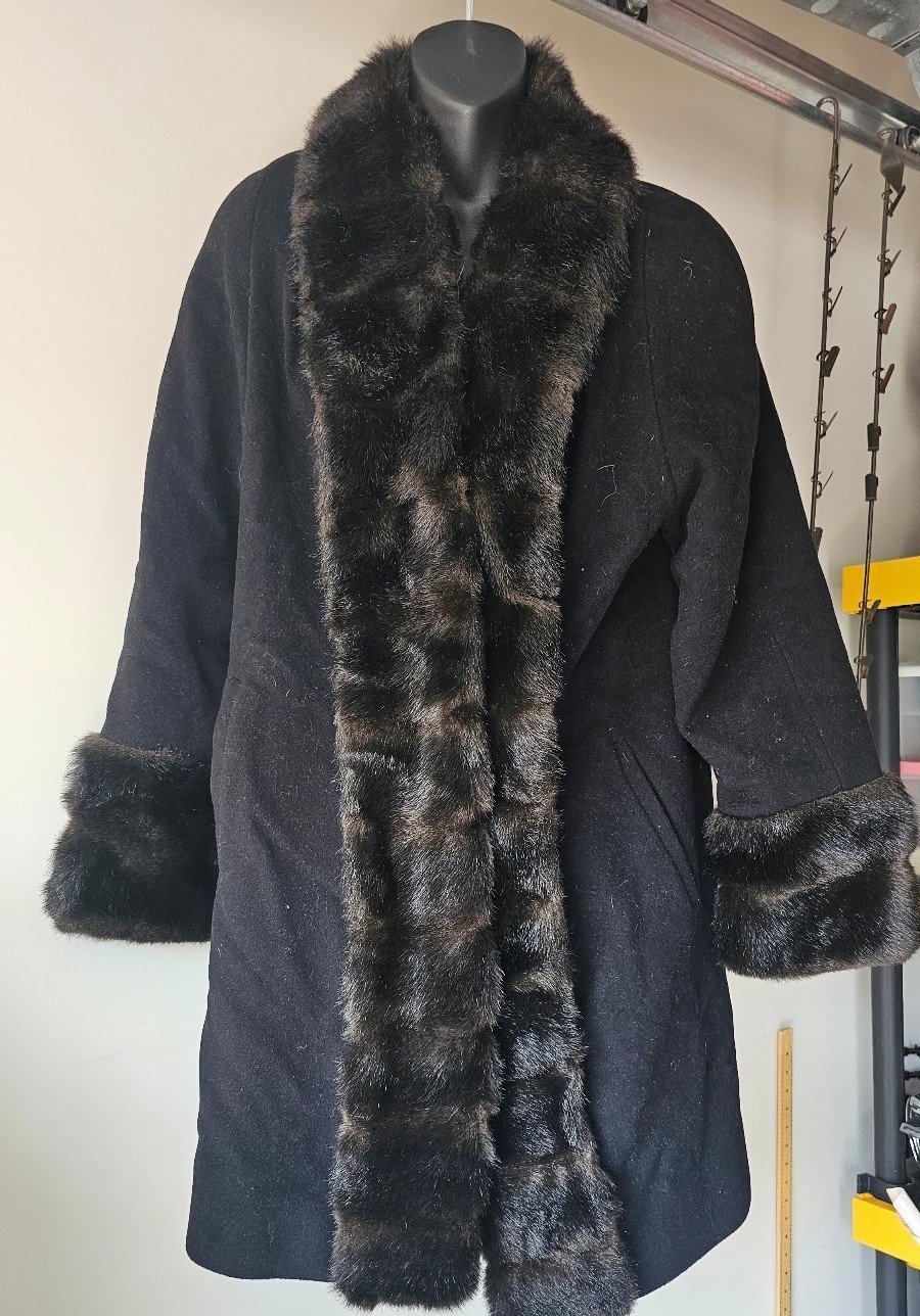 Albert Nipon Medium Sized Wool Jacket