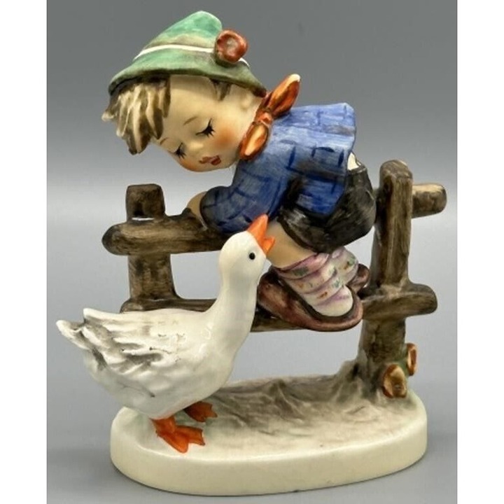 Hummel Figurine 195 2/0 Barnyard Heros TMK 5