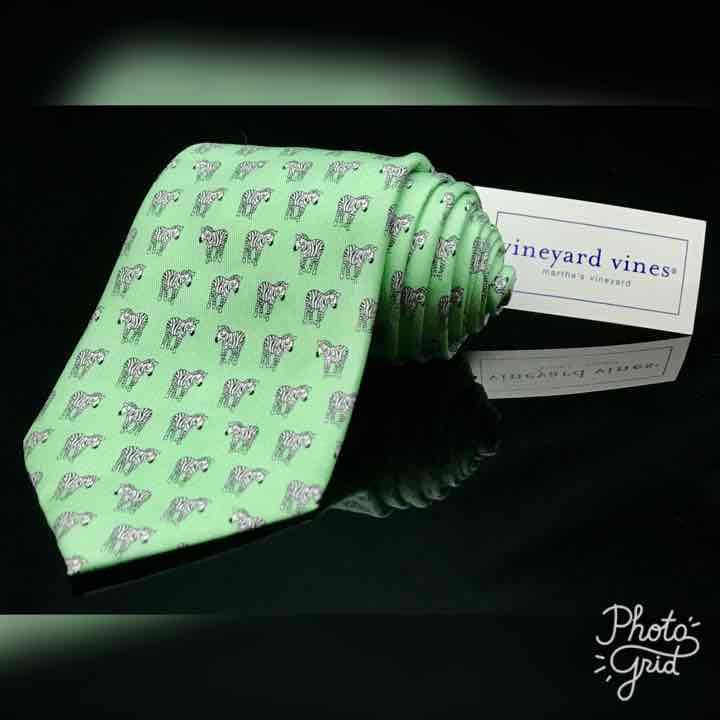 VINEYARD VINES Zebra Print green Tie