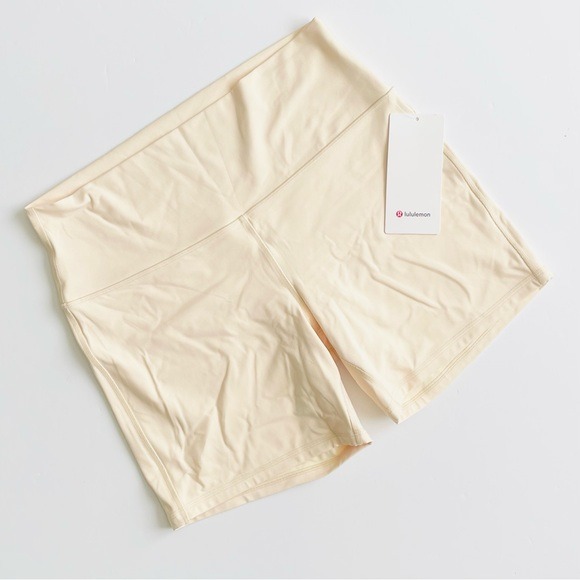 NWT Lululemon SIZE 14 Align High Rise shorts in Butter Cream