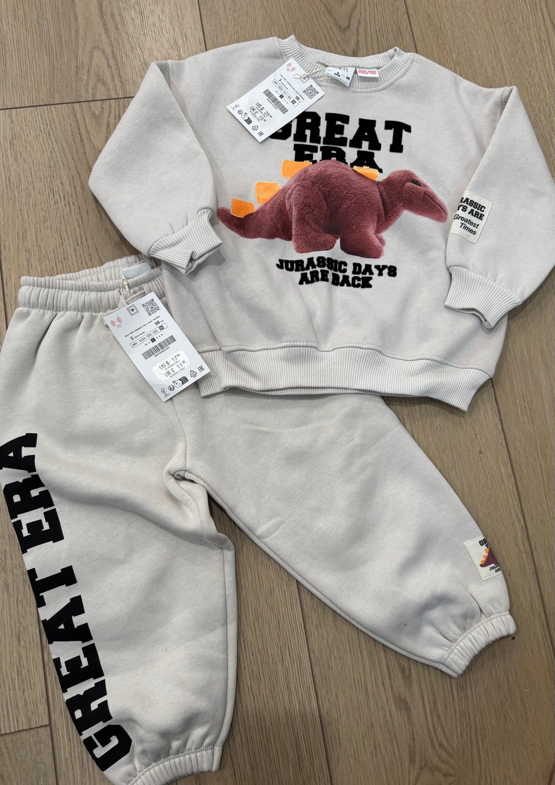 Zara 3T dinosaur outfit