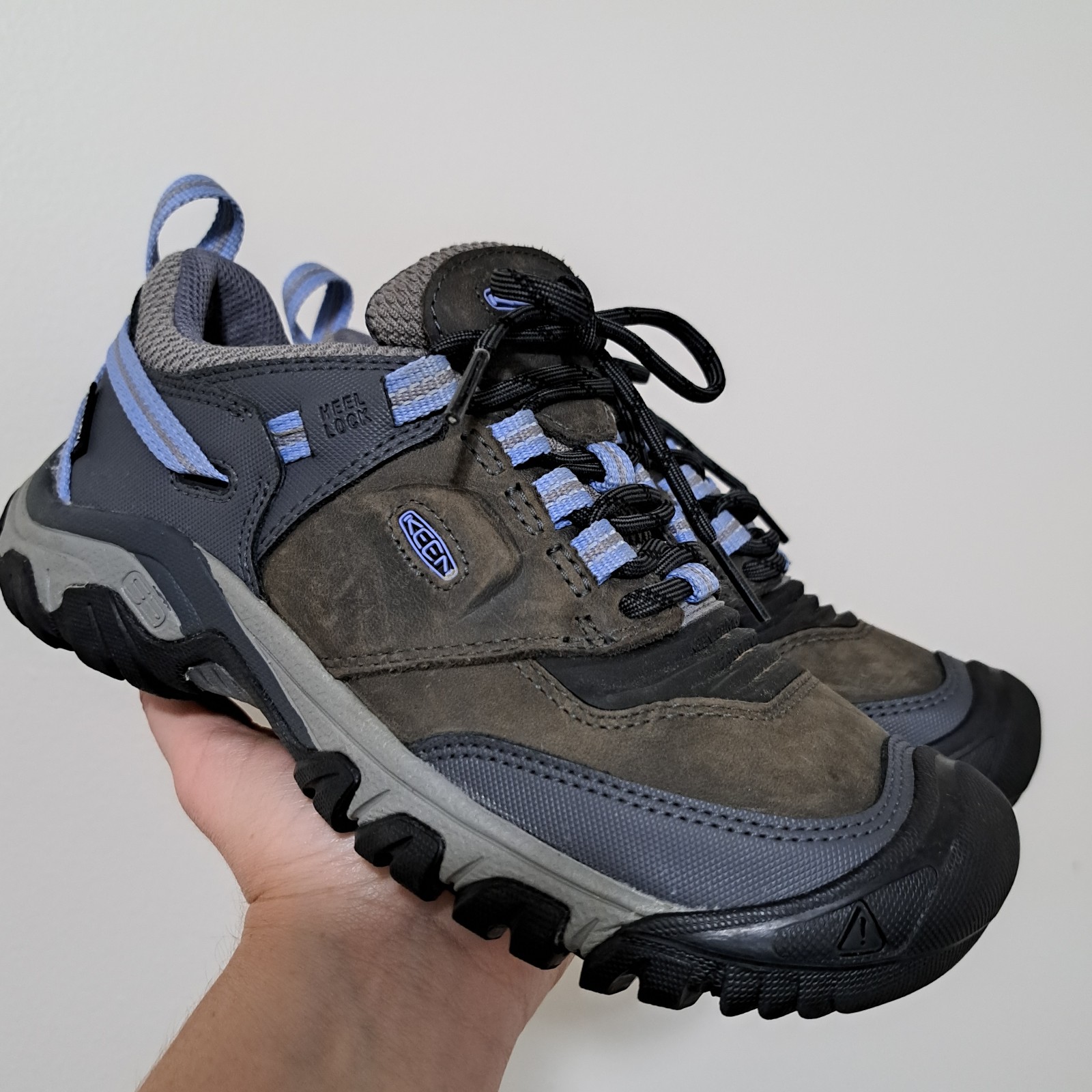 Keen size 6.5 gray hiking shoe