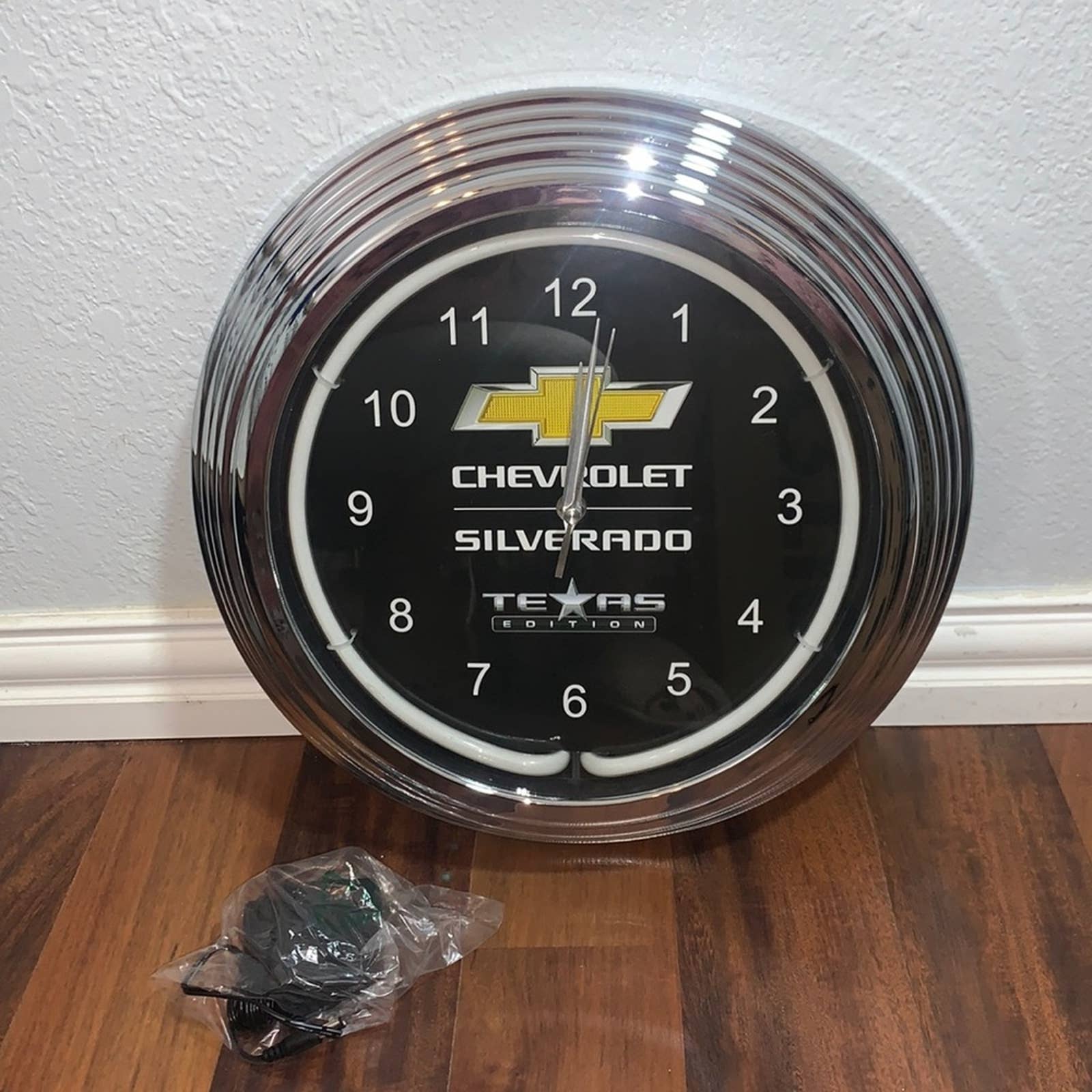 Chevrolet Silverado Pickup Truck TEXAS EDITION Wall Clock (Black)