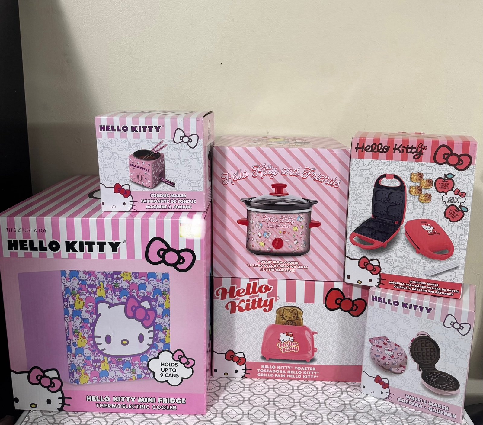 6 Hello Kitty Kitchen Appliances