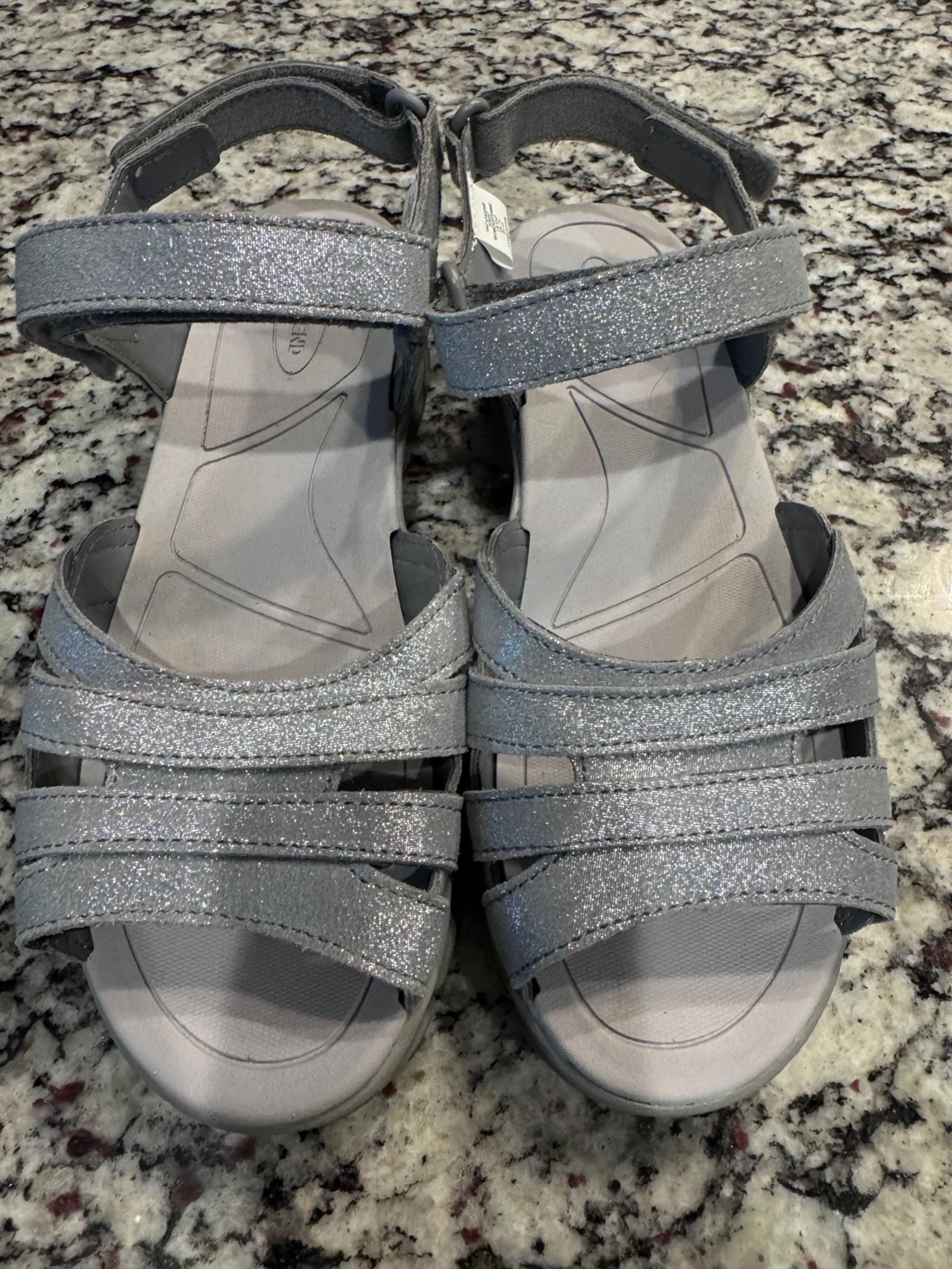 Lands End Women’s walking Sandals size 9.5
