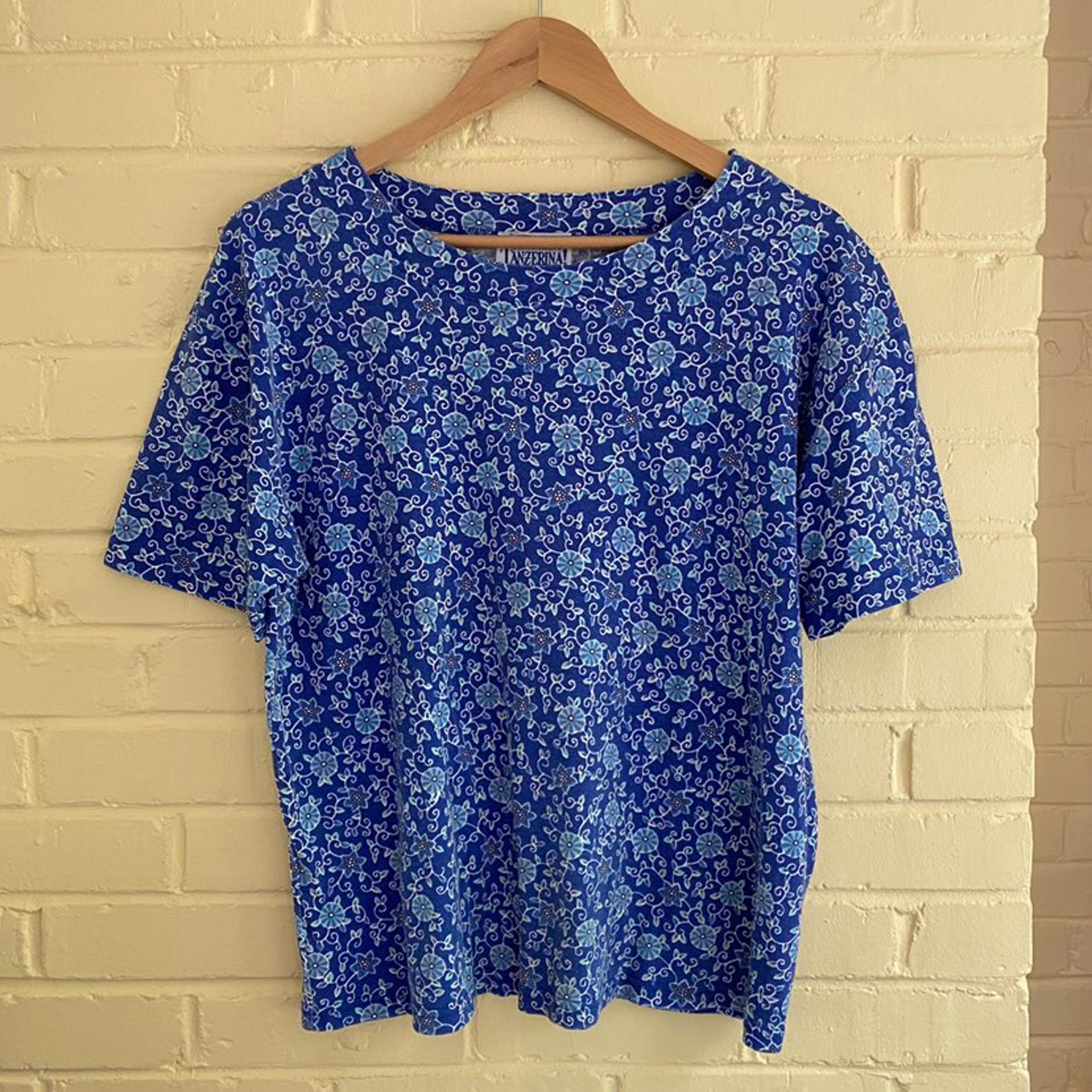 Tanzerina! Women’s Blue Floral T-Shirt L