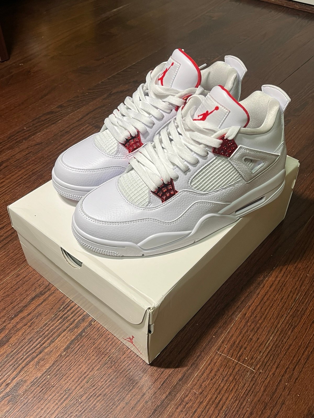 Jordan 4 Metallic Red