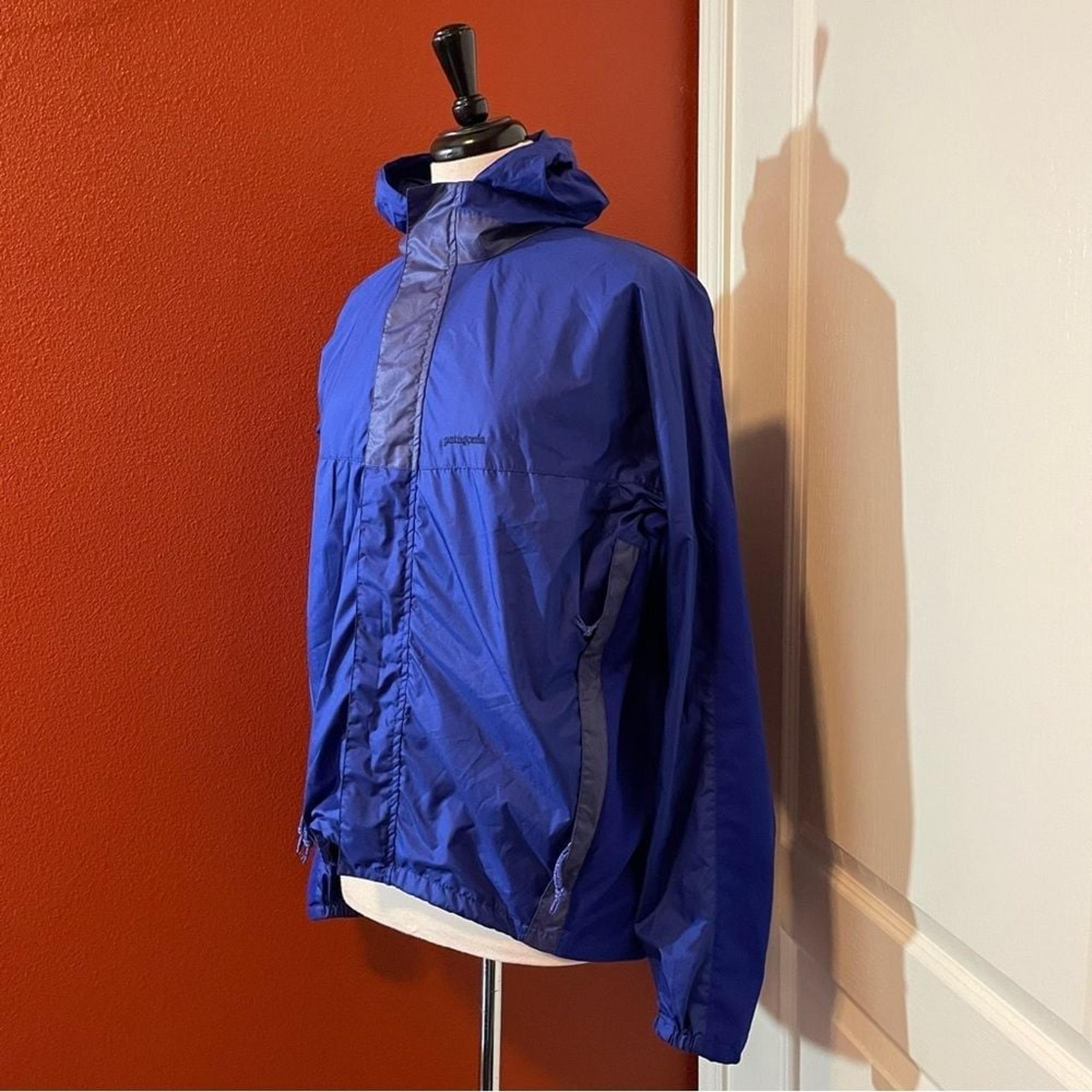 Patagonia Men's Blue Front Full Zip Up Hooded Hiking Windbreaker Rain Jacket