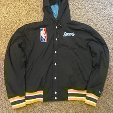 Nike Mens NBA Los Angeles Lakers Courtside Jacket Sample