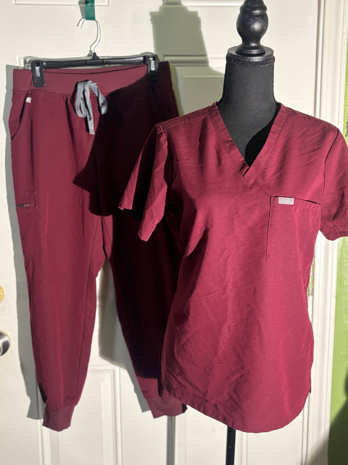 FIGS SCRUBS MEDIUM Maroon Technical Collection Comfort Activewear Nurse MA