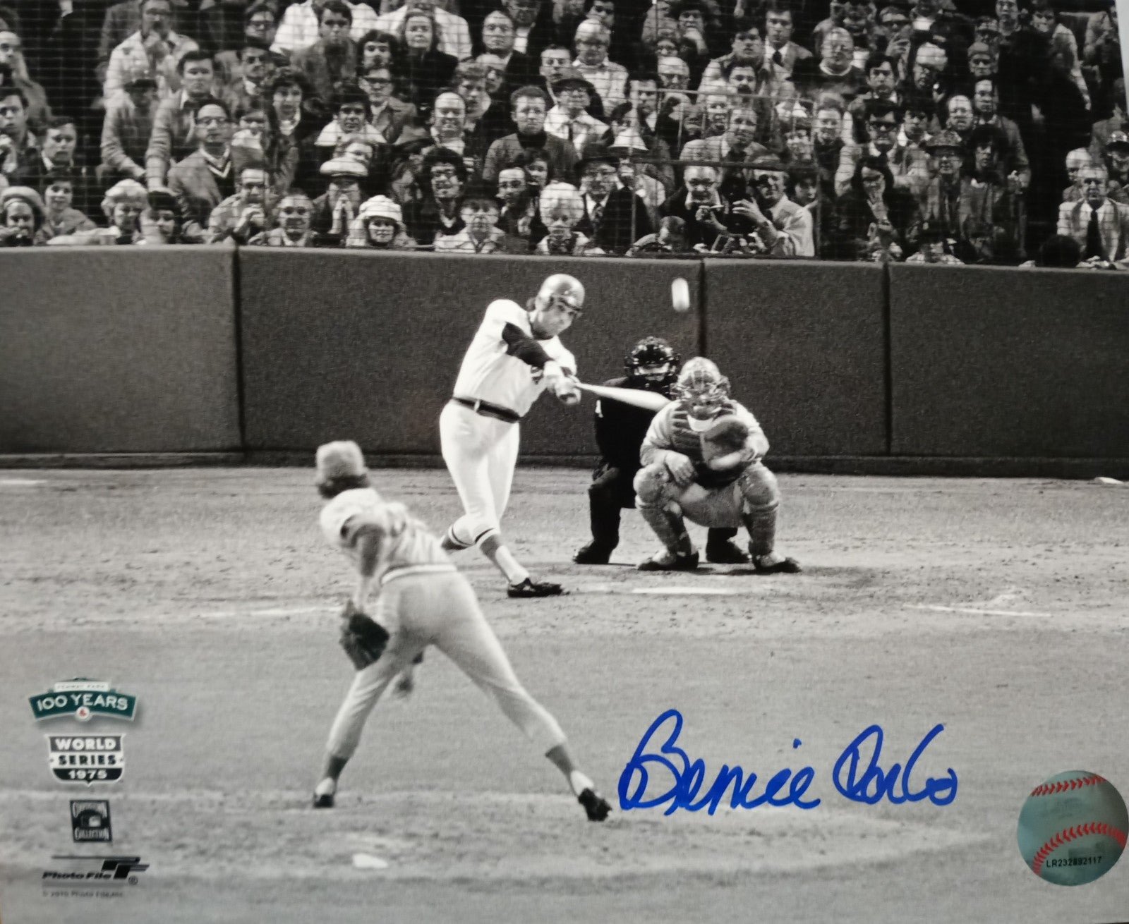 BERNIE CARBO SIGNED WORLD SERIES PHOTO - 1975 GAME 6 THREE RUN HOME RUN!!! -RARE