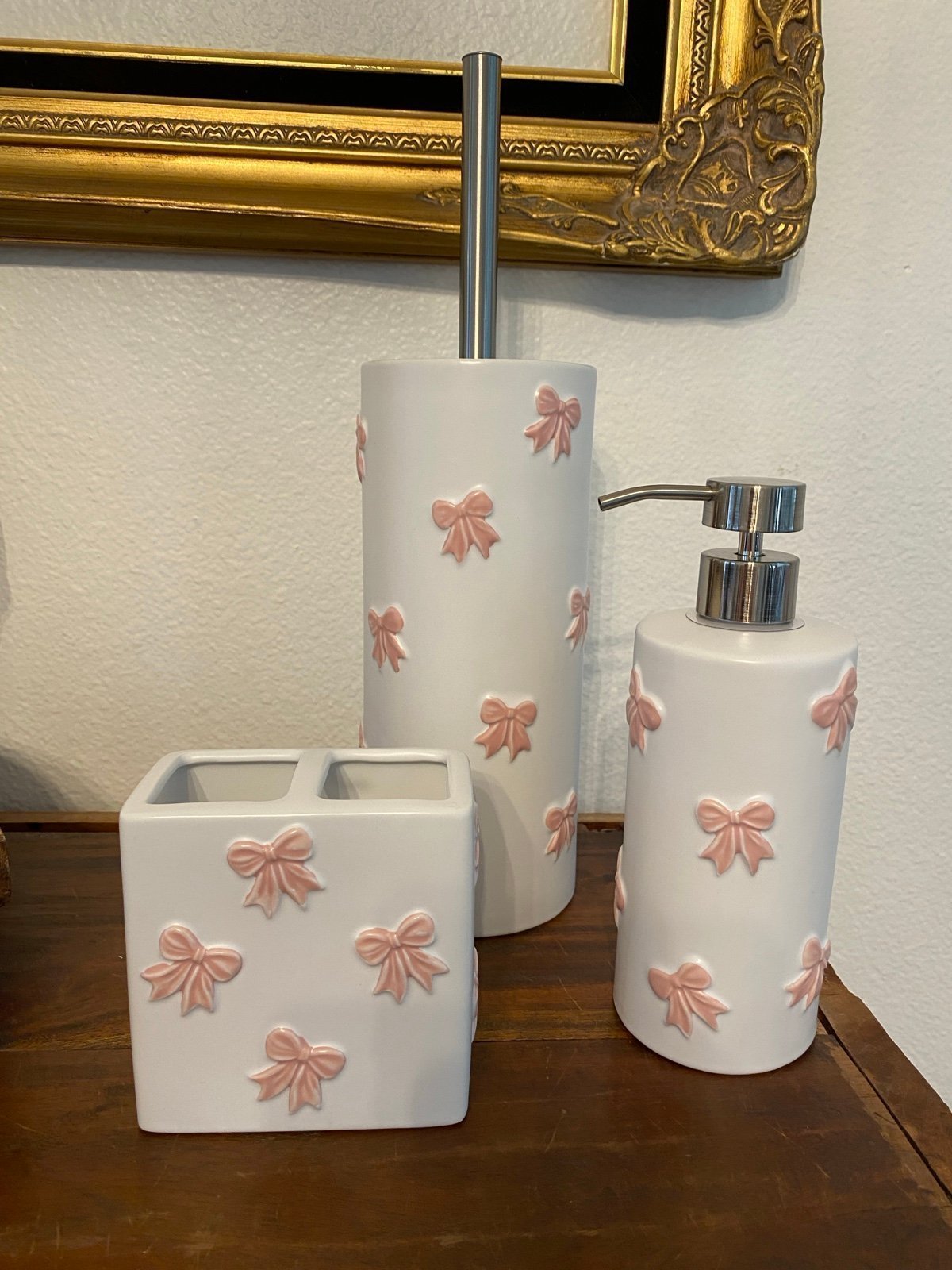 Coquette white with pink bows bathroom set