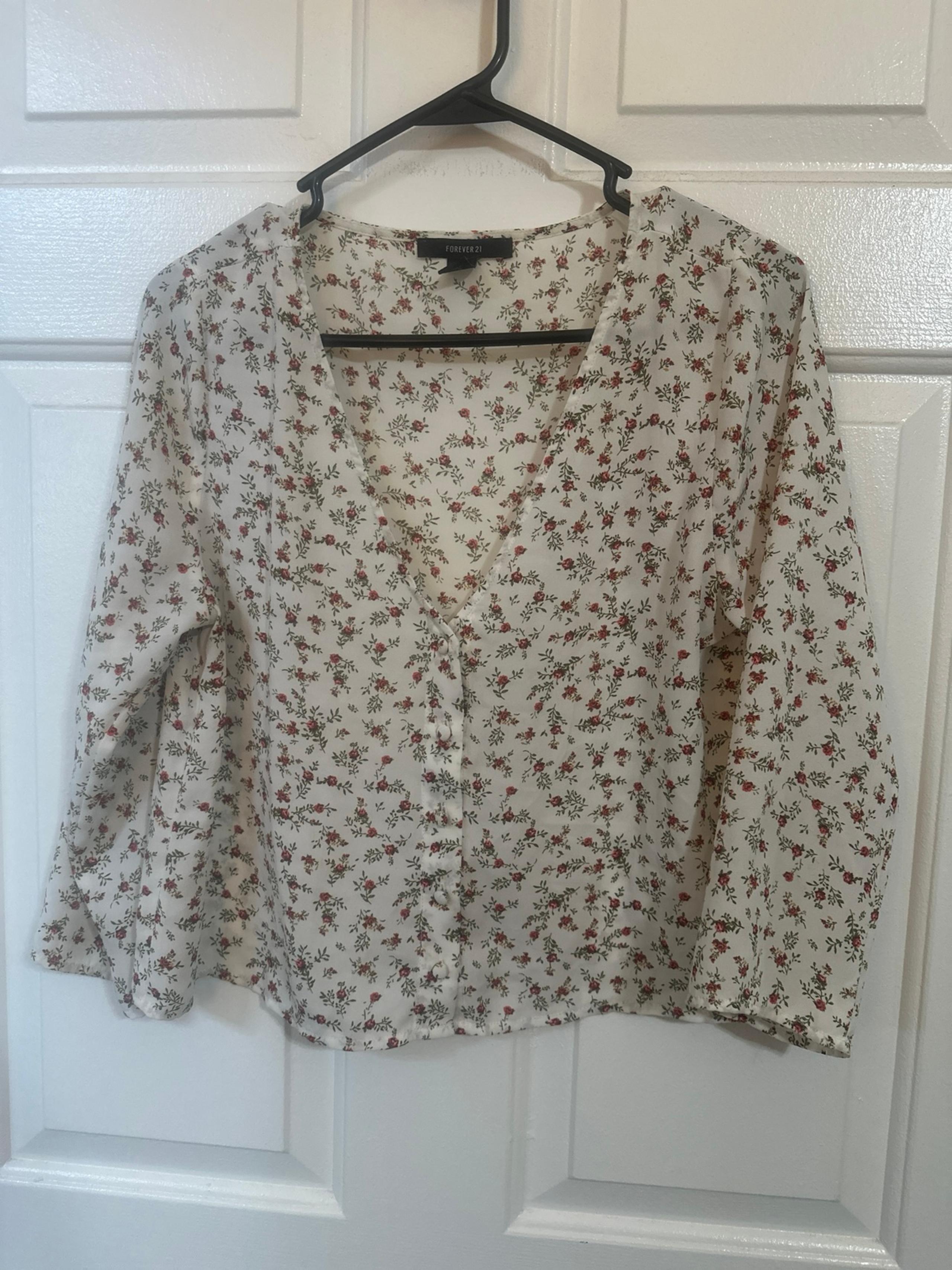 Forever 21 crop top style floral design blouse size medium