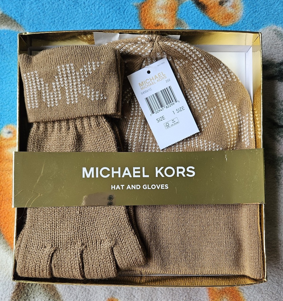 Michael Kors brown gloves beanie hat & scarf gift set NEW
