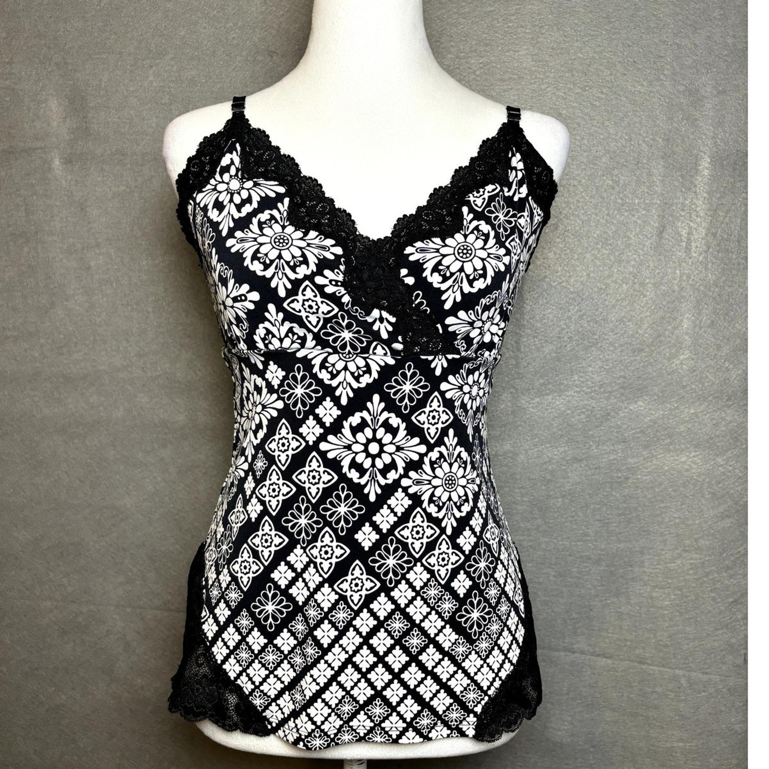 White House Black Market Camisole Top EUC Black White Lace Size Small