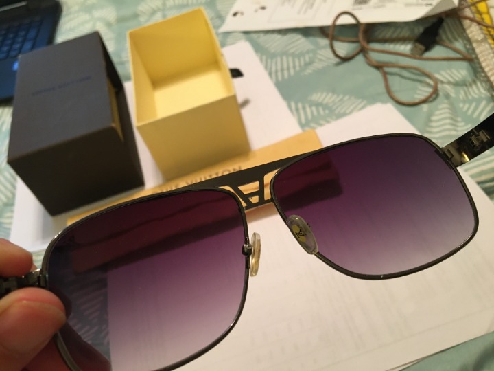 Ladies Louis Vuitton Sunglasses W/Box