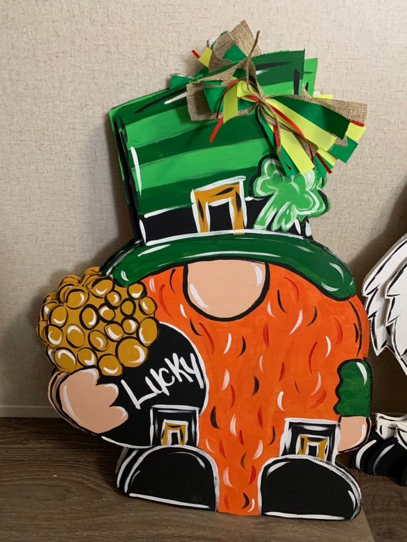 st patricks day gnome door hanger