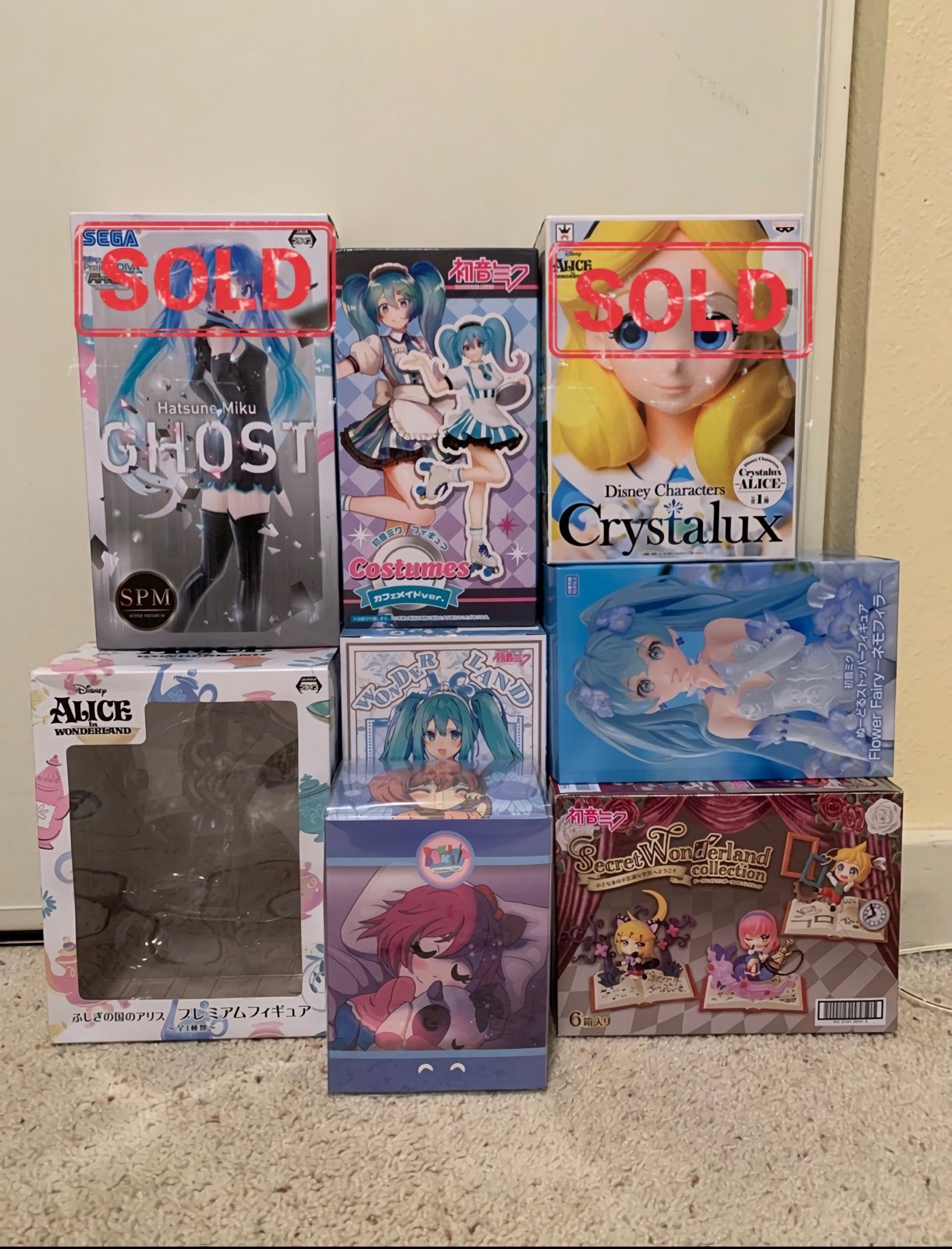 Hatsune Miku Vocaloid Alice in Wonderland figure bundle