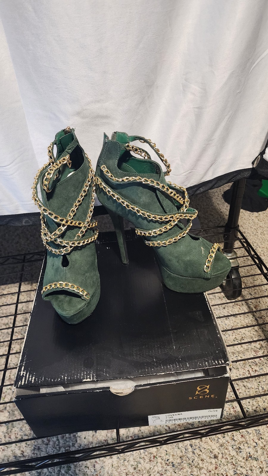 Scene by Shoedazzle Olive Green Loveena size 7