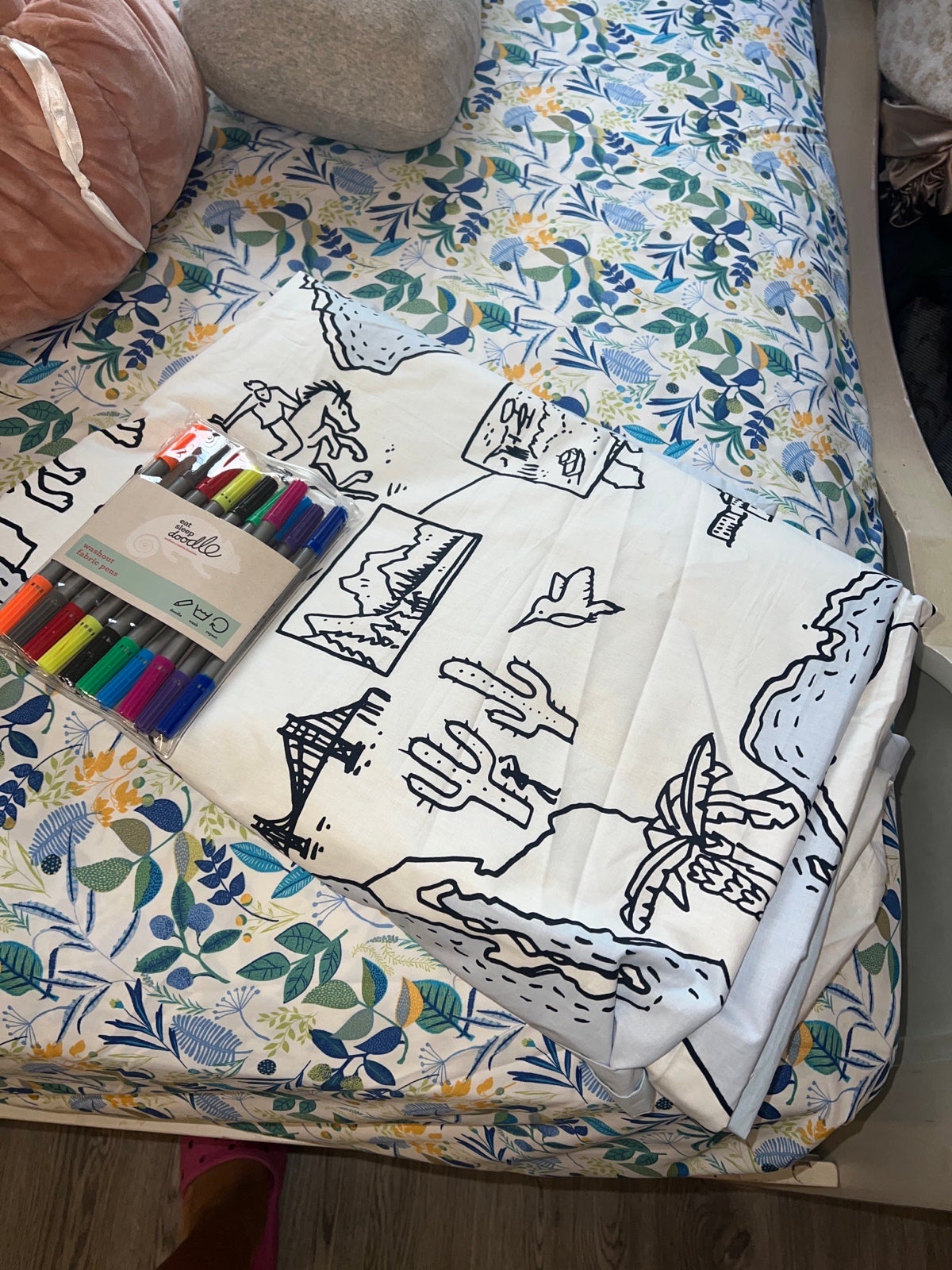 Map coloring duvet