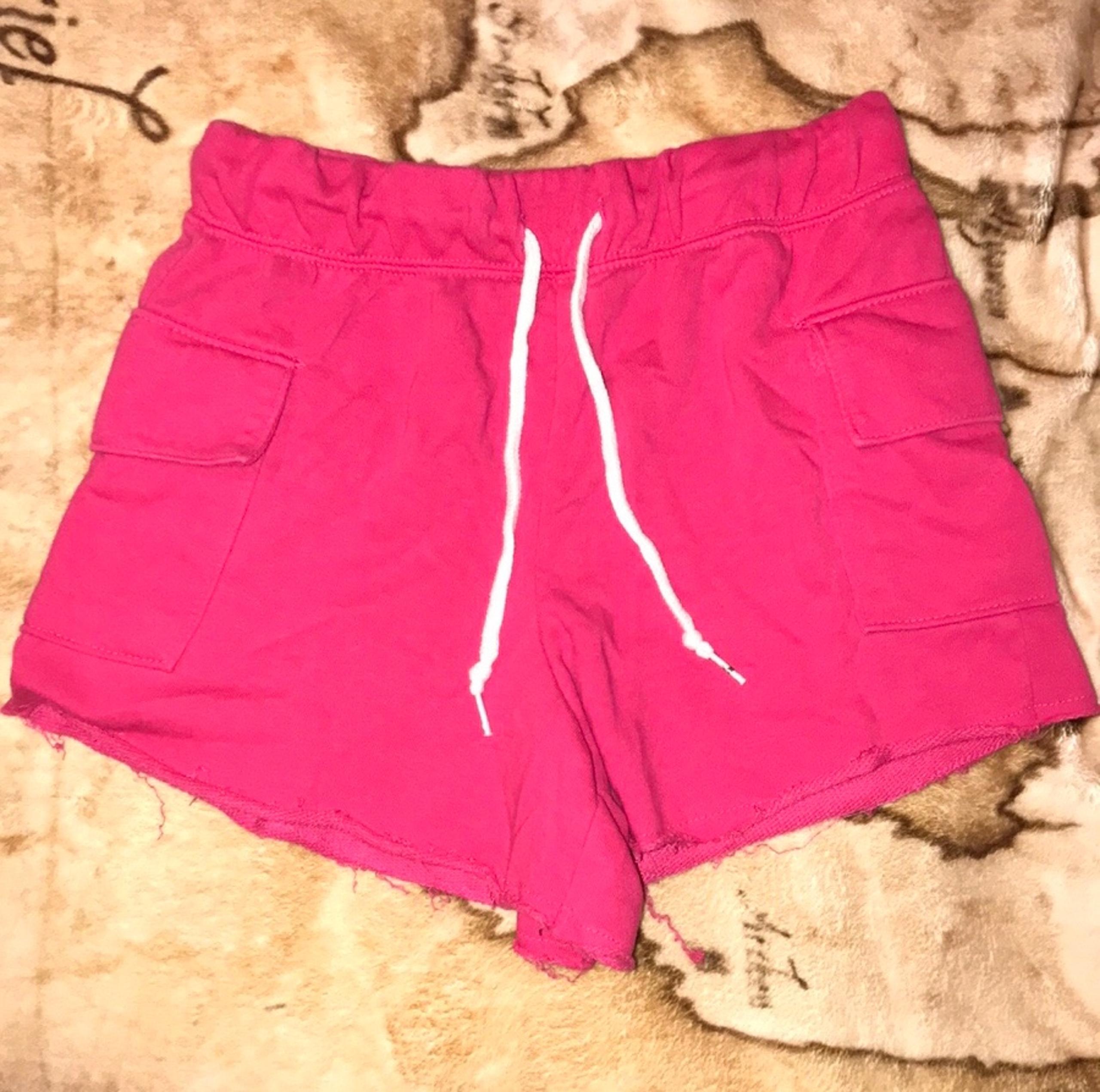NO BOUNDARIES JUNIORS PINK CARGO SHORTS SIZE S