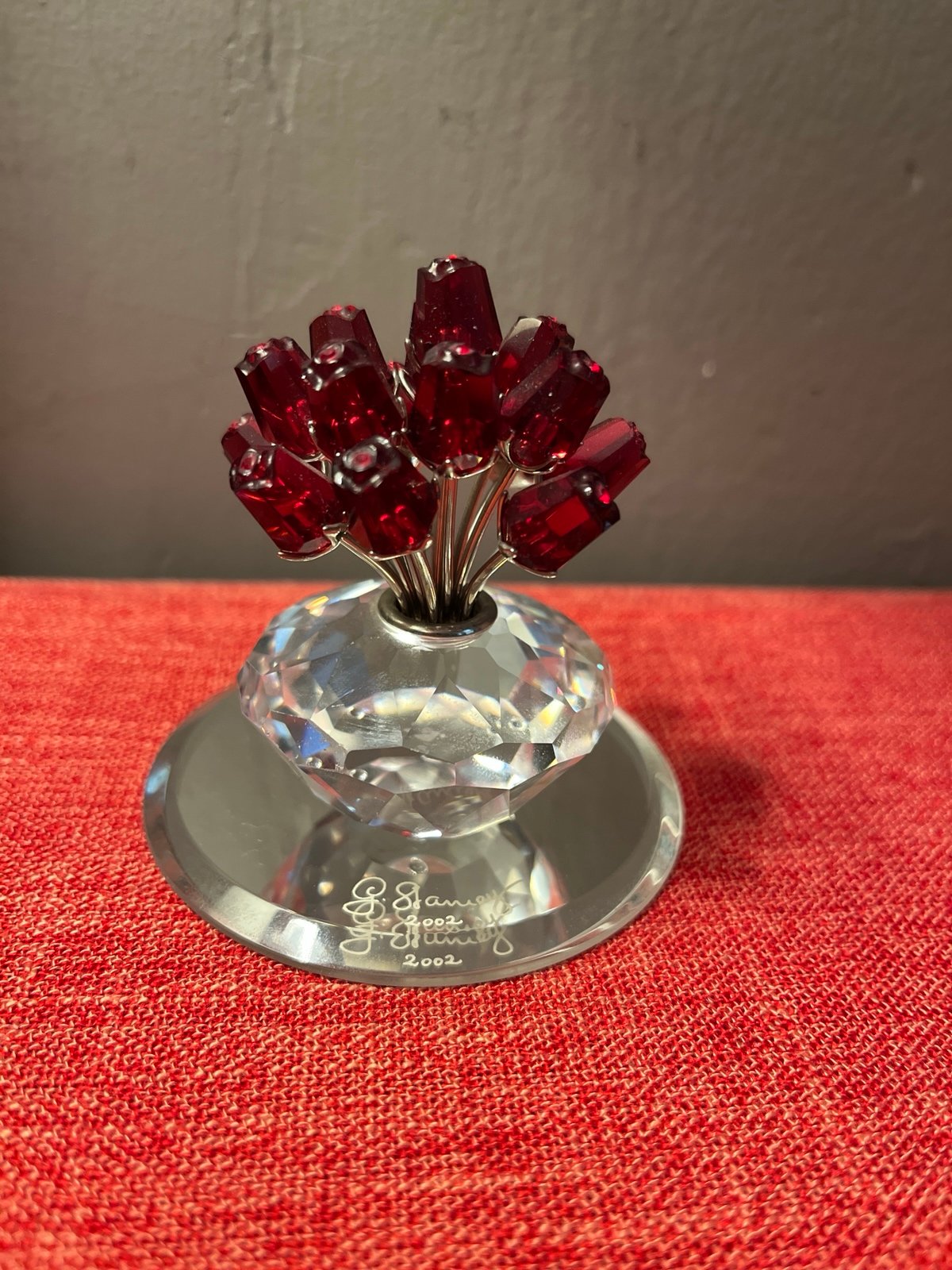 Swarovski Special Edition 2002 15 Ruby Red Roses in vase 15 yrs anniversary
