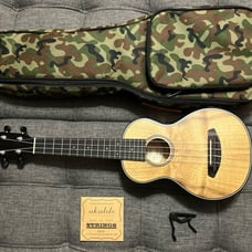Standard size Breedlove ukulele. Kala capo. Nylon strings. Camo bag.