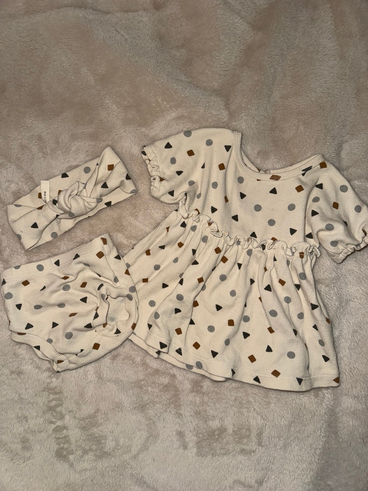 Quincy Mae | Organic Cotton | Annie Dress in Geo + Bow/Bloomer | Size 0-3m