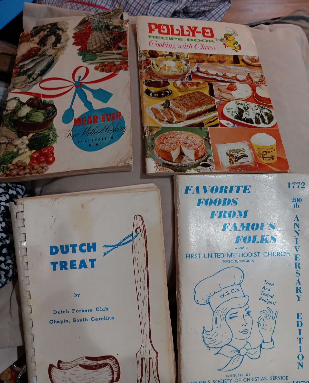 Vintage cookbooks ( 4 )