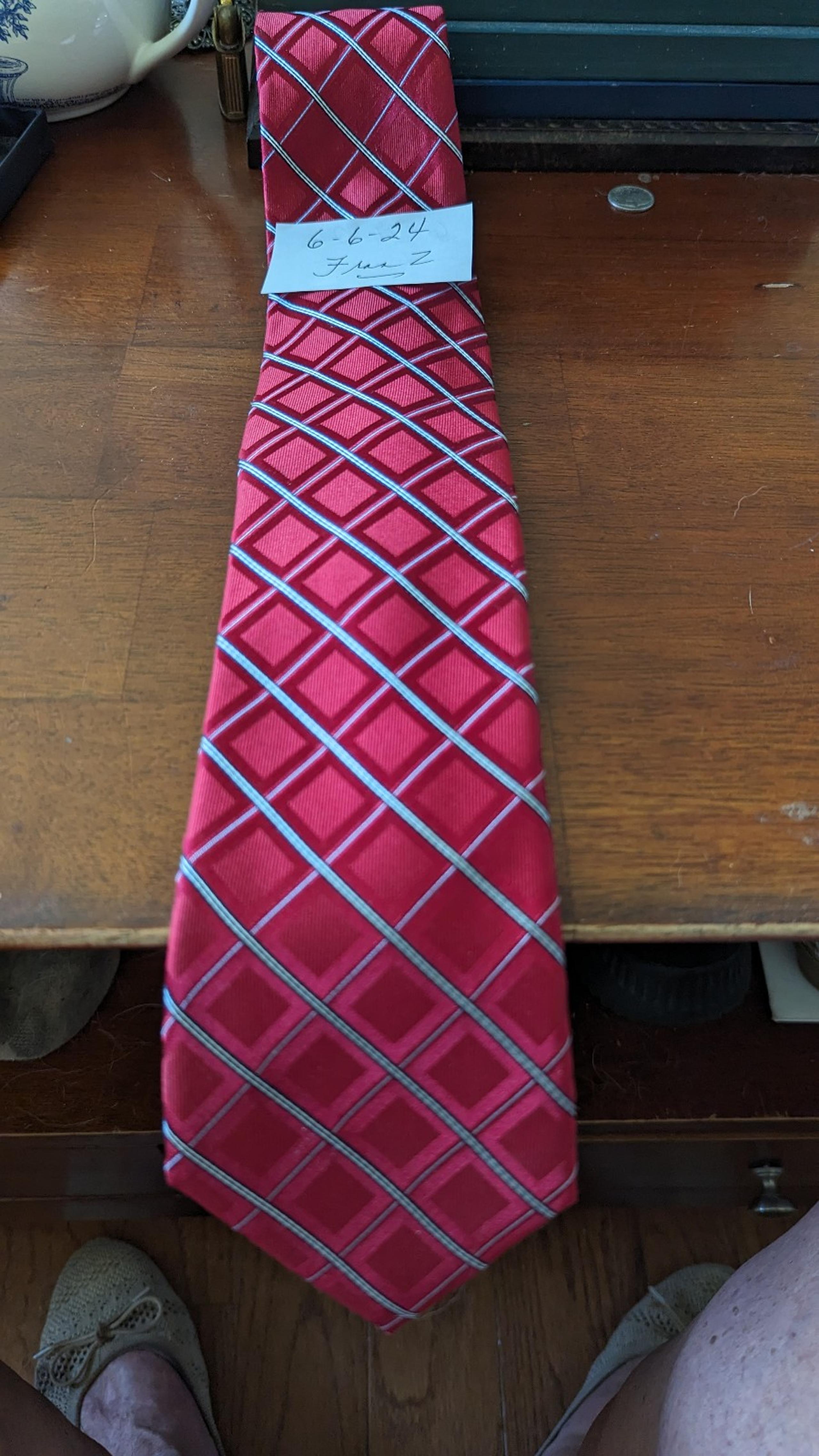 Men's brand new Nautical 100 percent silk diamond pattern tie