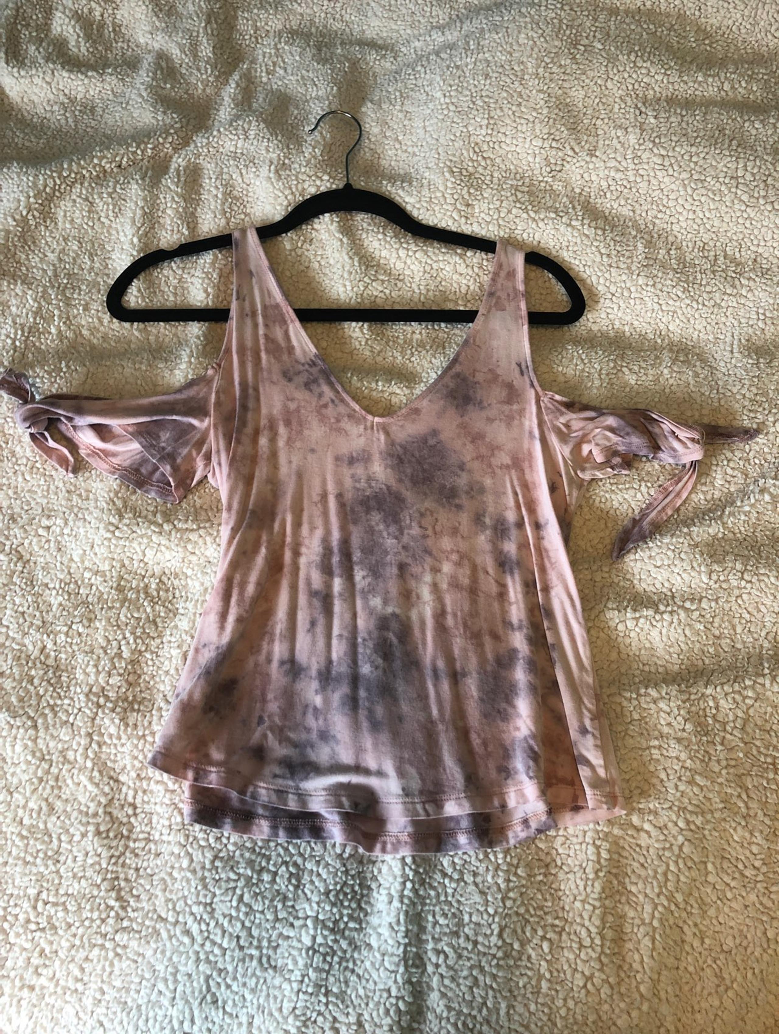 Tank top off the shoulder