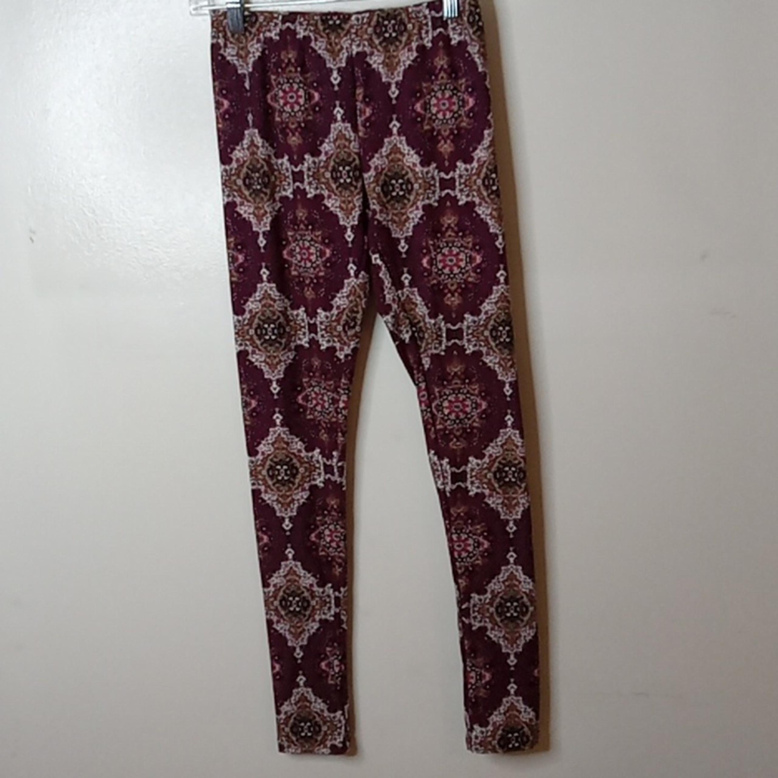 Pink Rose Women's Paisley XS leggings.  Activewear,Atleisure, Comfortable