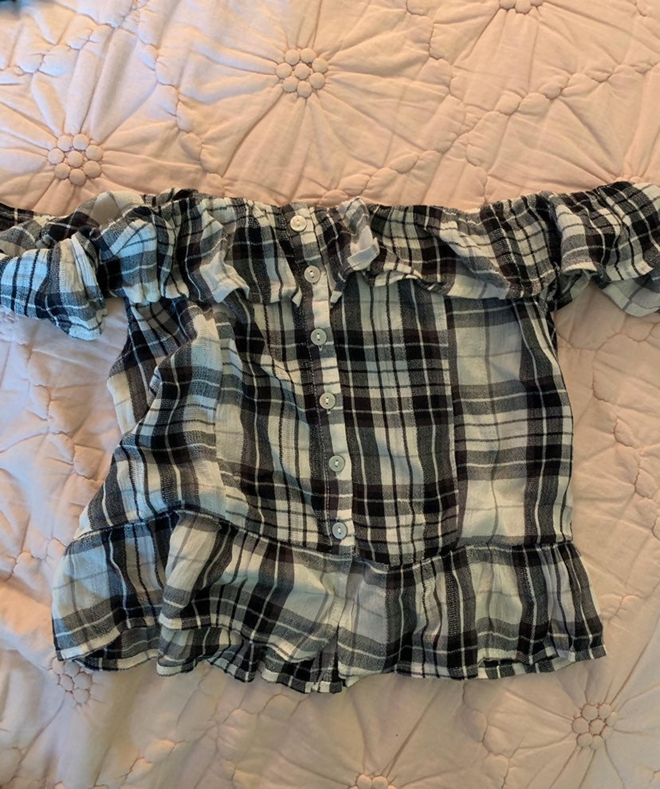 American Eagle off the shoulder shirt!!!