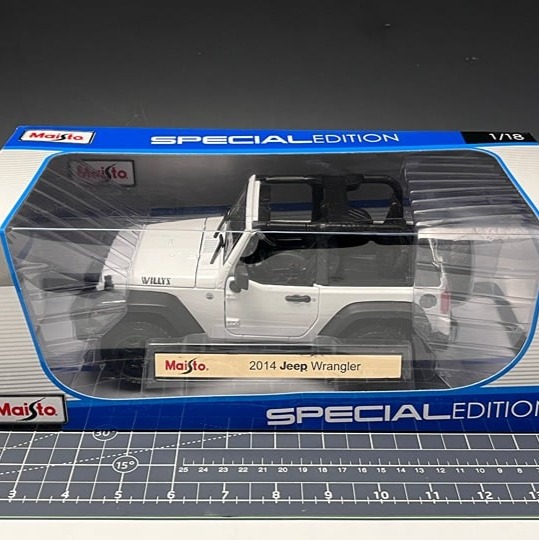 Maisto 1/18 2014 Jeep Wrangler White Excellent Condition