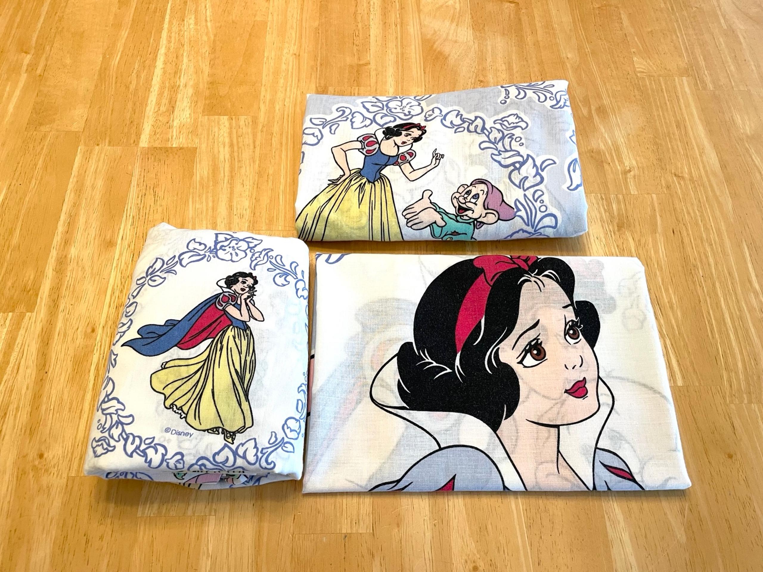 Vintage Snow White toddler bed sheet set