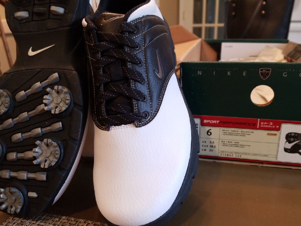 New Nike boys golf shoes size 6