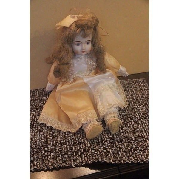 Thorens Mann musical doll Swiss music 17