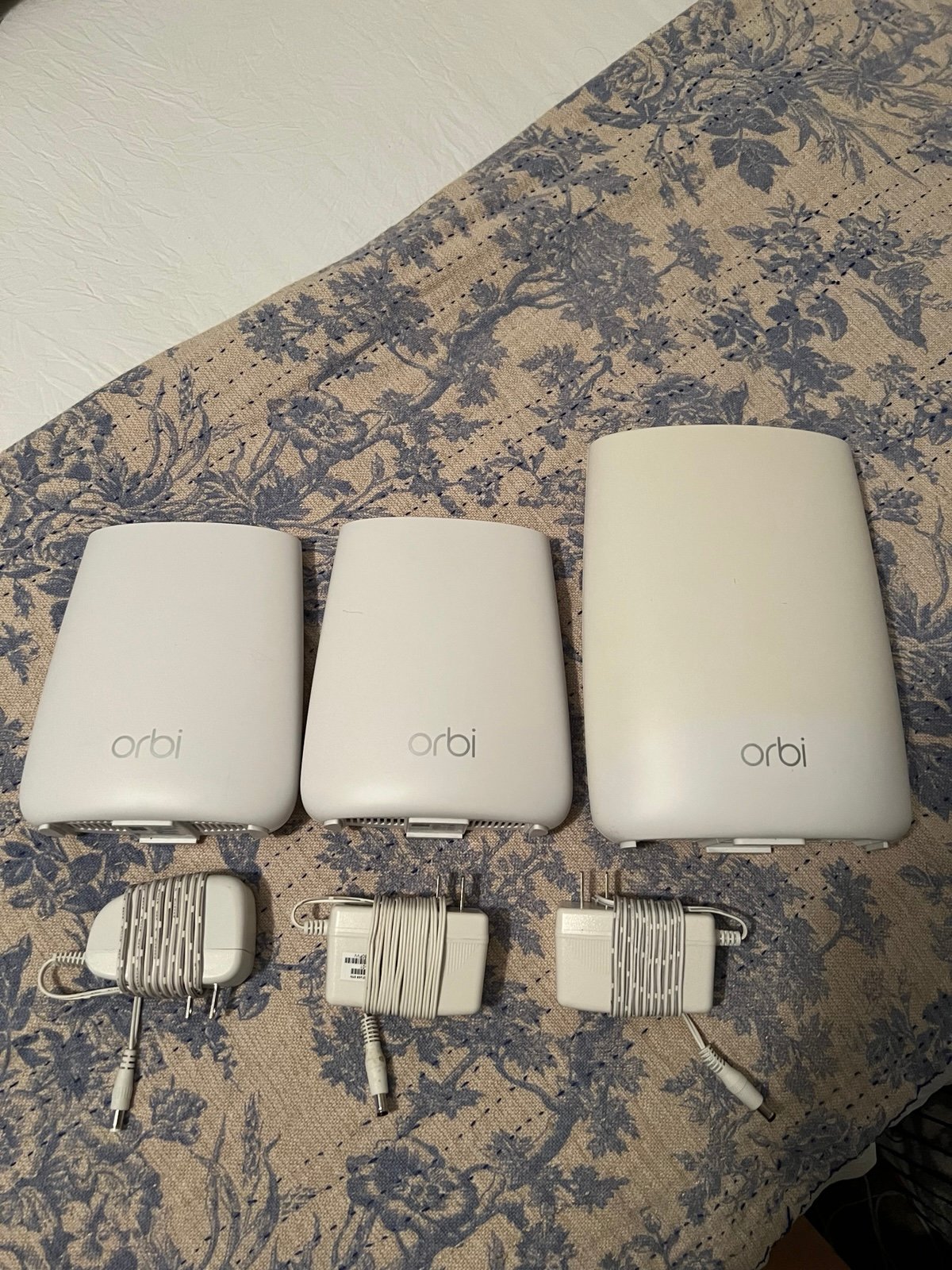 Netgear Orbi LBR20 LTE Router & 2 RBS20 Satellites