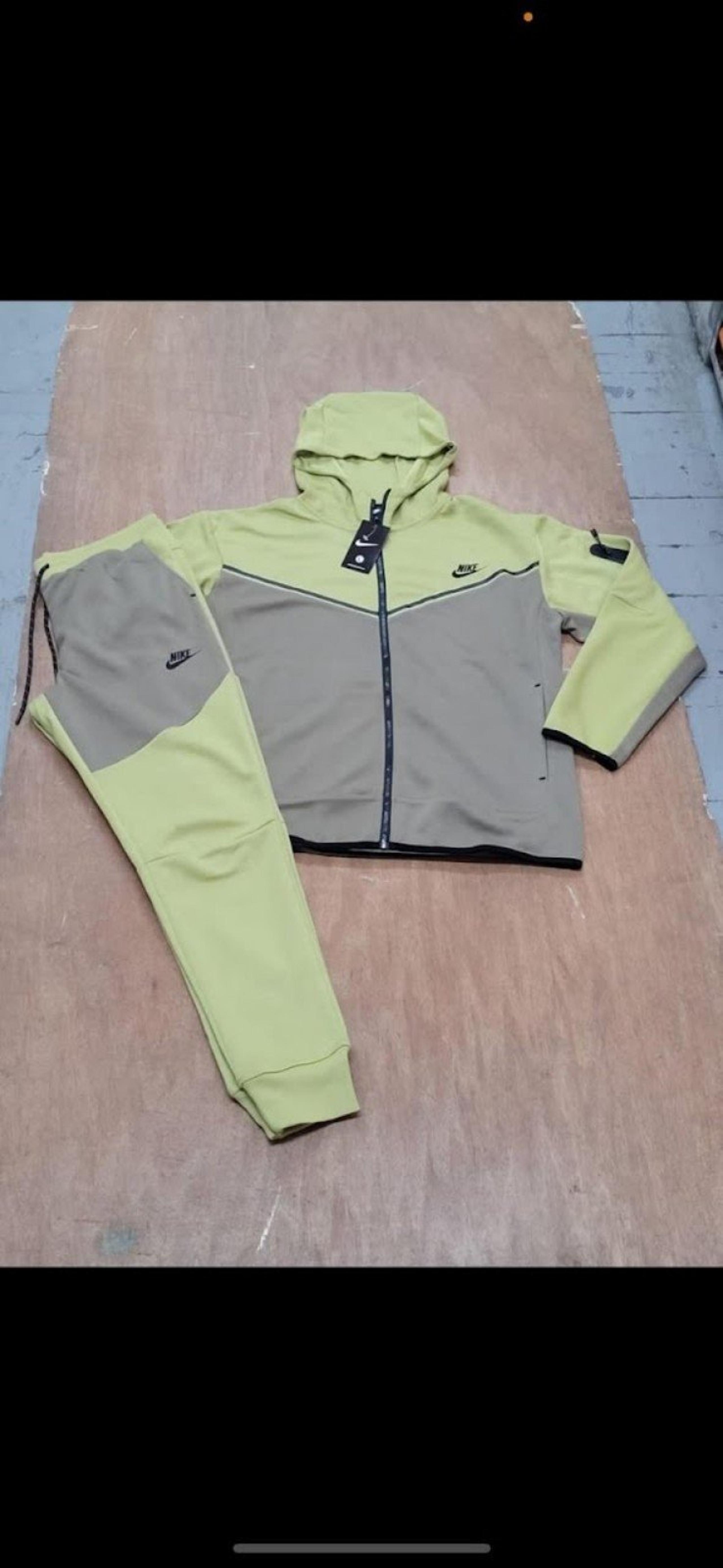 Men Large Nike Sweatsuit