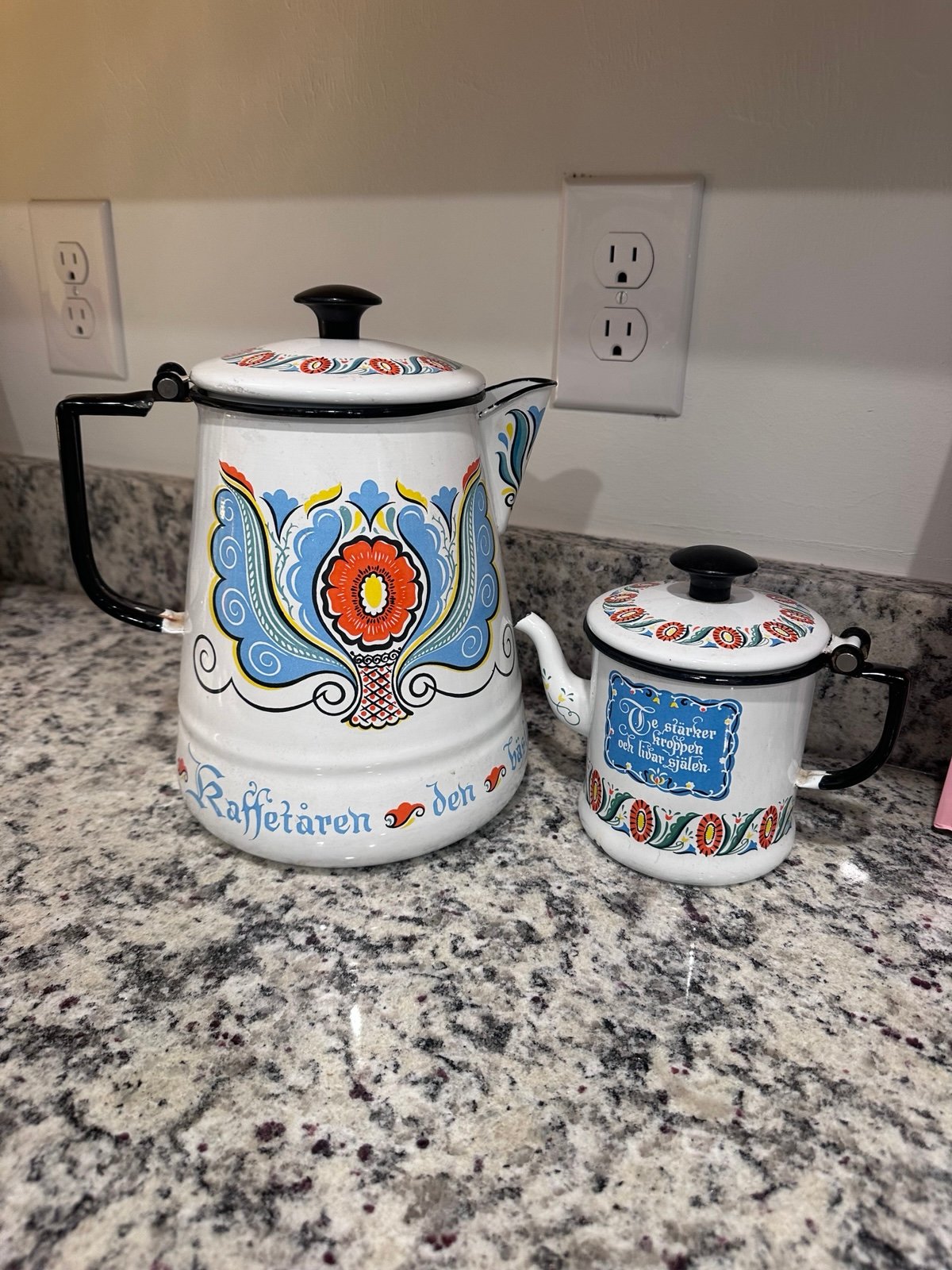 Vintage Kaffetaren Den Basta Swedish Enamelware Coffee Pot large and small