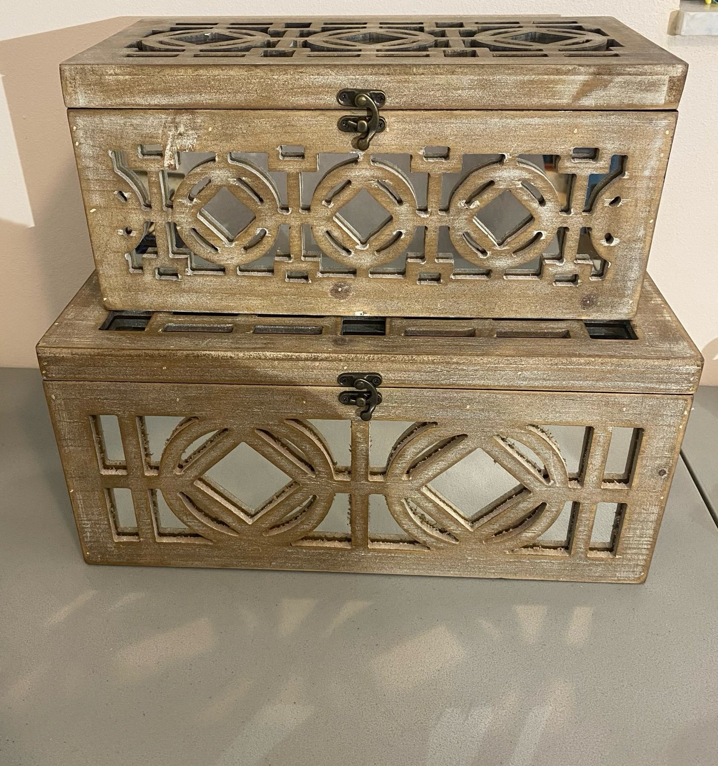 Mercana Estooki Whitewash Wood Mirrored Decorative Box
