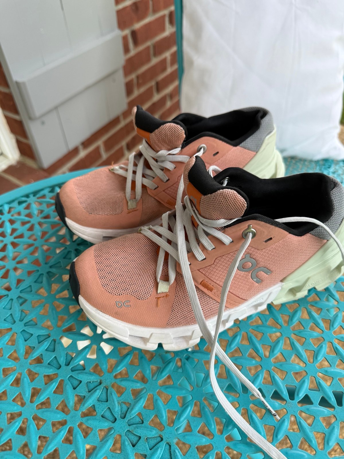 On Cloud womens size 5