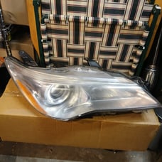 Right Passenger Side Halogen Headlight Assembly - 2015-2017 Toyota Camry