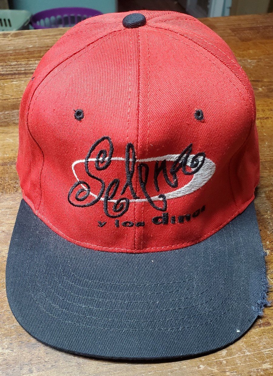 Selena y los dinos Hat